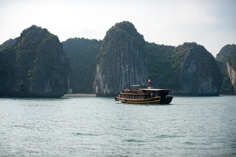 Halong bay how to visit