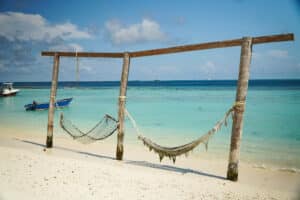 Travel to the maldives for cheap