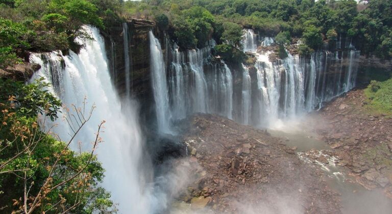 Kalandula falls travel guide